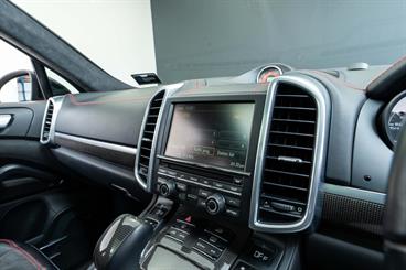 2014 Porsche Cayenne - Thumbnail