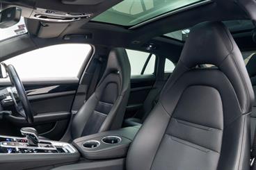 2019 Porsche Panamera - Thumbnail
