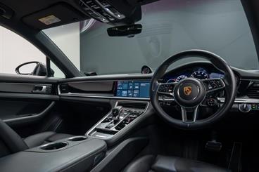 2019 Porsche Panamera - Thumbnail