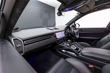 2018 Porsche Cayenne - Thumbnail