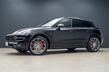 2017 Porsche Macan - Thumbnail