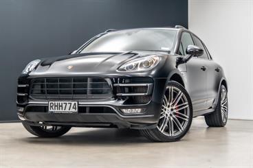2017 Porsche Macan - Thumbnail