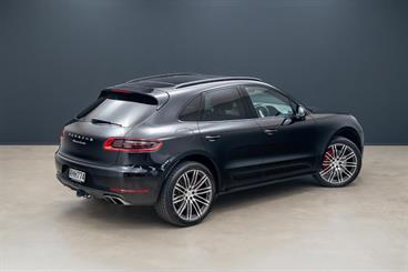 2017 Porsche Macan - Thumbnail