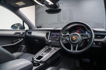 2017 Porsche Macan - Thumbnail