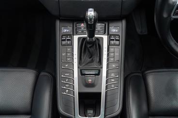2017 Porsche Macan - Thumbnail