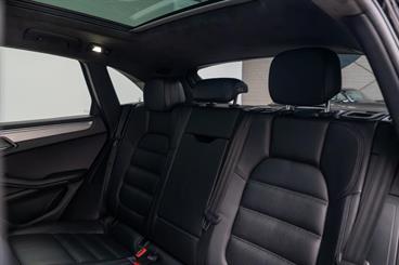 2017 Porsche Macan - Thumbnail