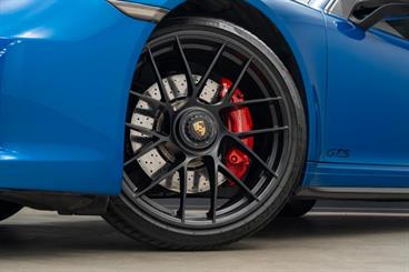 2017 Porsche 911 - Thumbnail