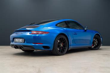 2017 Porsche 911 - Thumbnail