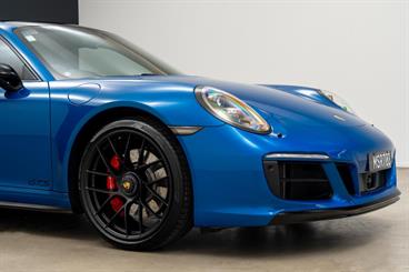 2017 Porsche 911 - Thumbnail