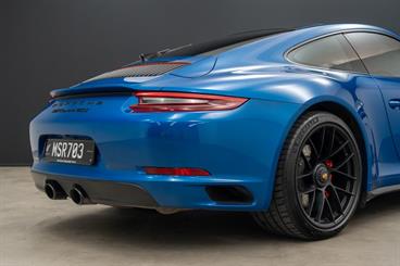 2017 Porsche 911 - Thumbnail