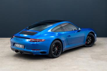 2017 Porsche 911 - Thumbnail