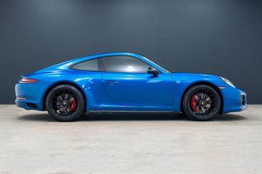 2017 Porsche 911 - Thumbnail