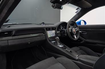 2017 Porsche 911 - Thumbnail