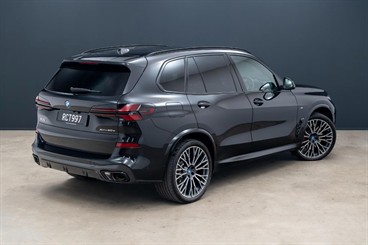 2025 BMW X5 - Thumbnail
