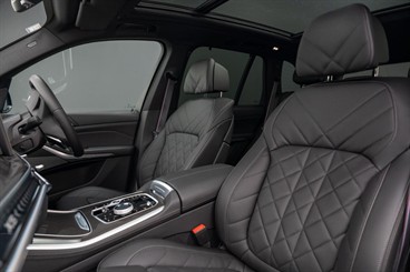 2025 BMW X5 - Thumbnail