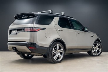 2021 Land Rover Discovery - Thumbnail
