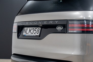 2021 Land Rover Discovery - Thumbnail