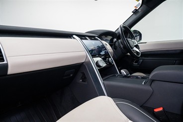 2021 Land Rover Discovery - Thumbnail