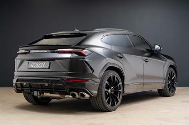 2021 Lamborghini Urus - Thumbnail