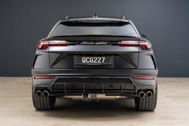 2021 Lamborghini Urus - Thumbnail