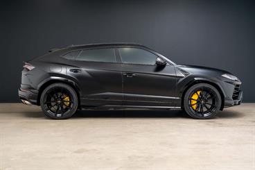 2021 Lamborghini Urus - Thumbnail
