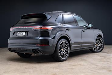2019 Porsche Cayenne - Thumbnail