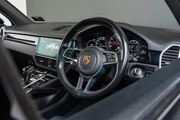 2019 Porsche Cayenne - Thumbnail