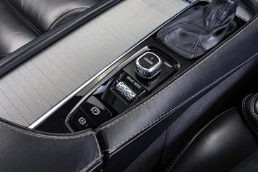 2016 Volvo XC90 - Thumbnail