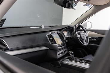 2016 Volvo XC90 - Thumbnail