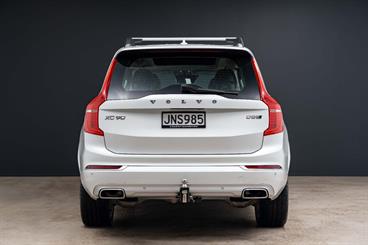 2016 Volvo XC90 - Thumbnail
