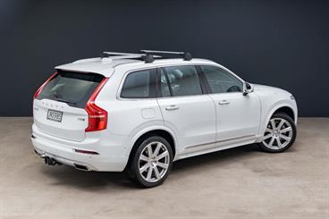 2016 Volvo XC90 - Thumbnail