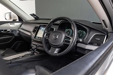 2016 Volvo XC90 - Thumbnail