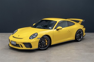 2018 Porsche 911 - Thumbnail
