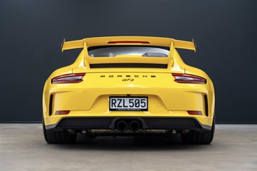 2018 Porsche 911 - Thumbnail