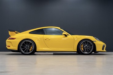 2018 Porsche 911 - Thumbnail
