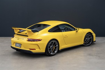 2018 Porsche 911 - Thumbnail