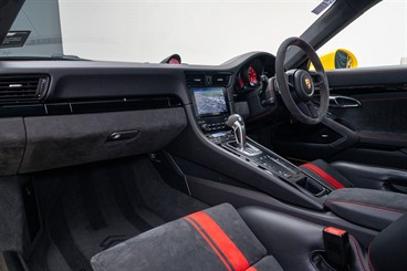2018 Porsche 911 - Thumbnail