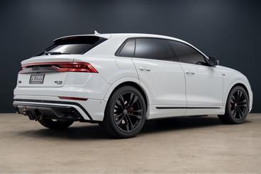 2018 Audi Q8 - Thumbnail