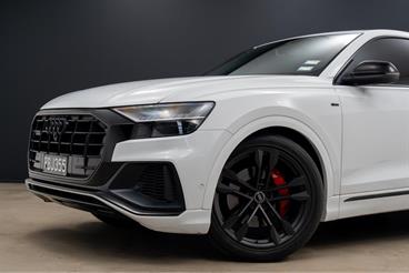 2018 Audi Q8 - Thumbnail