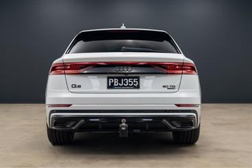 2018 Audi Q8 - Thumbnail