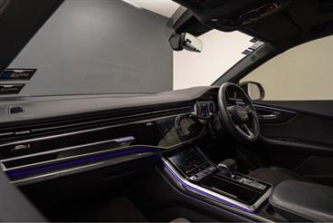 2018 Audi Q8 - Thumbnail