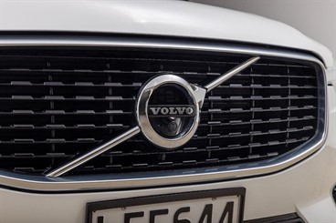 2018 Volvo XC60 - Thumbnail