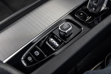 2018 Volvo XC60 - Thumbnail