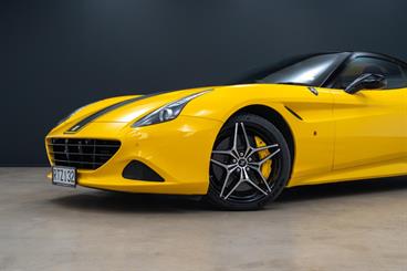 2017 Ferrari California - Thumbnail