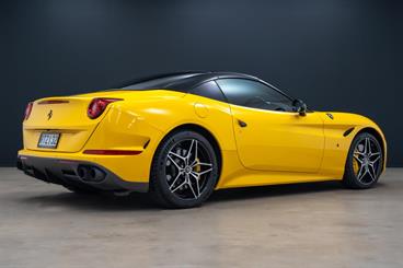 2017 Ferrari California - Thumbnail