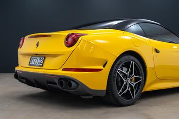 2017 Ferrari California - Thumbnail