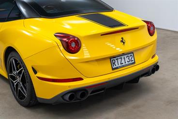 2017 Ferrari California - Thumbnail