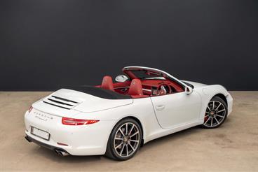 2013 Porsche 911 - Thumbnail