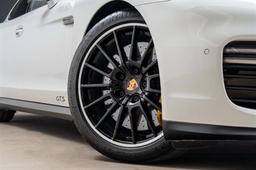 2014 Porsche Panamera - Thumbnail