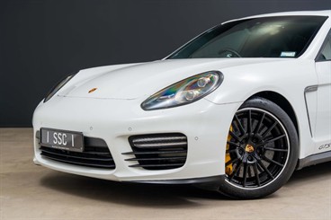 2014 Porsche Panamera - Thumbnail